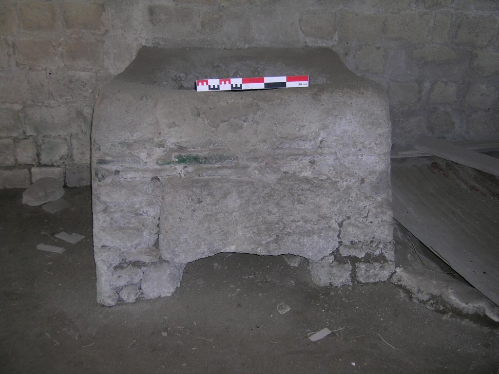 II.1 Herculaneum, May 2006.
Stone furnace from the largest of the lower rooms, at the side of it was a dolium which was found buried in the flooring.
Photo courtesy of Nicolas Monteix.